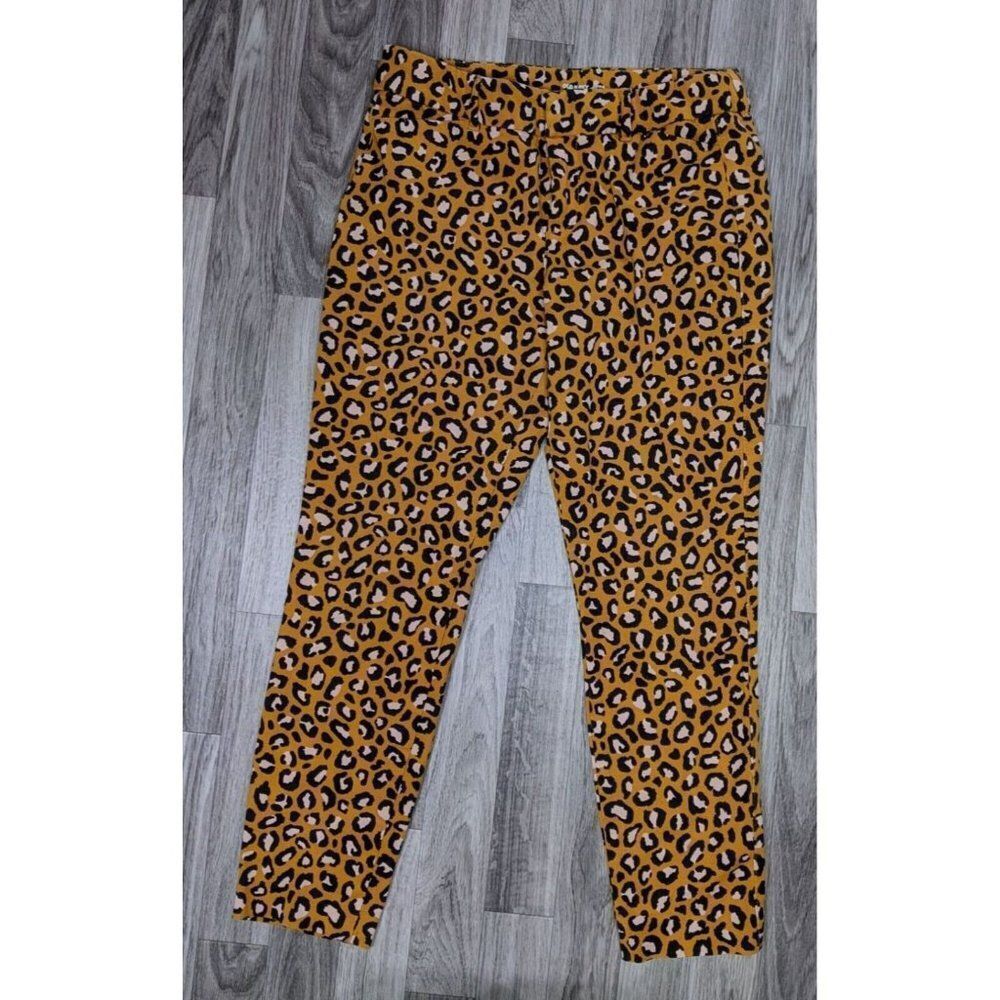 (3/$35) Old Navy Womens Size 6 Pockets Multicolor Animal Print Pixie Ankle Pants